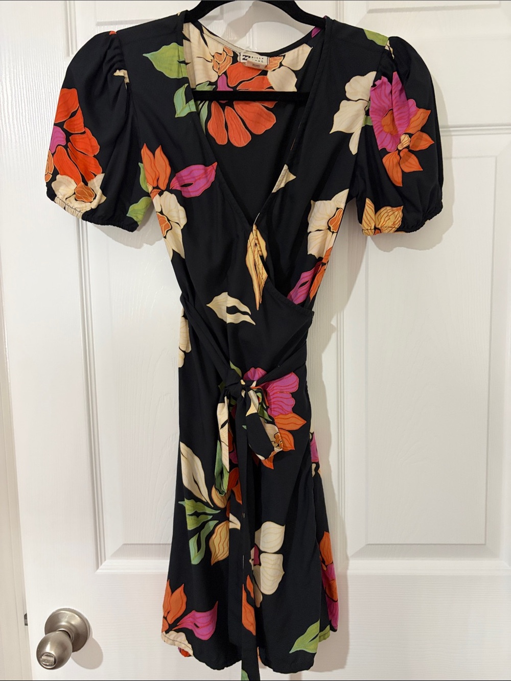 Billabong Black Floral Wrap Dress with Puff/Cap Sleeve Boho S/P